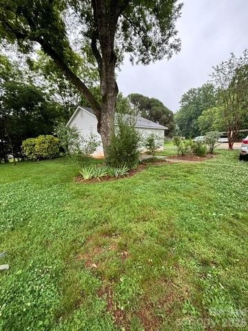 2103 N Thomas Avenue, Newton, NC 28658