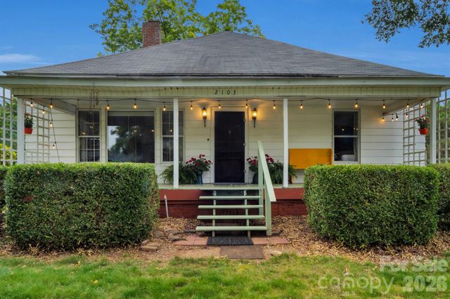 2103 N Thomas Avenue, Newton, NC 28658