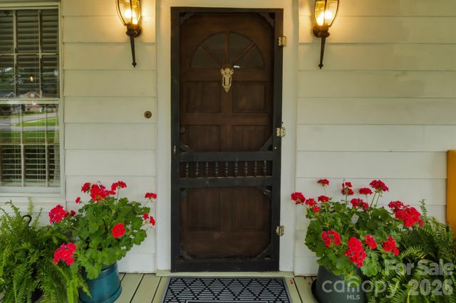 2103 N Thomas Avenue, Newton, NC 28658