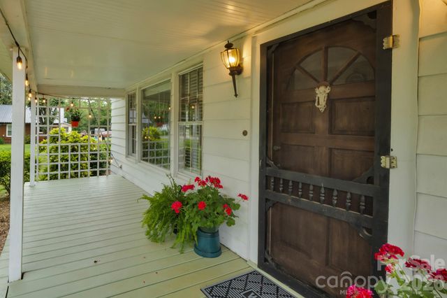 2103 N Thomas Avenue, Newton, NC 28658