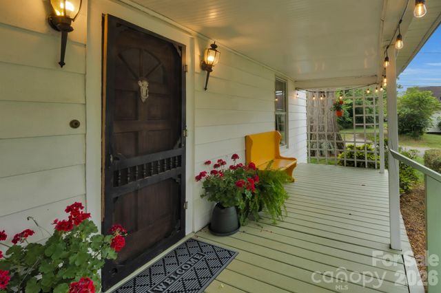 2103 N Thomas Avenue, Newton, NC 28658