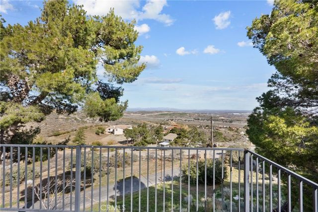 1138 Lakeview, Palmdale, CA 93551