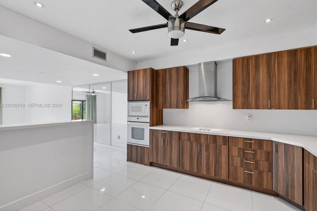 8875 SW 62nd Ter 10-D, Miami, FL 33173