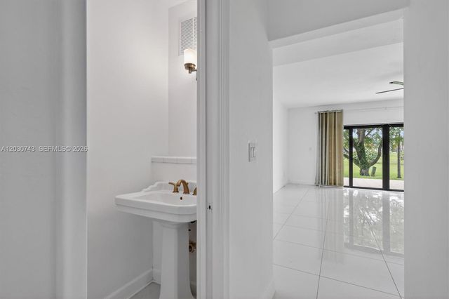 8875 SW 62nd Ter 10-D, Miami, FL 33173