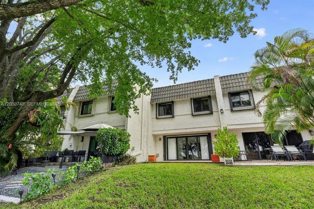 8875 SW 62nd Ter 10-D, Miami, FL 33173