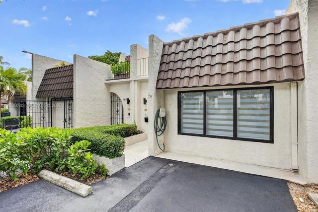 8875 SW 62nd Ter 10-D, Miami, FL 33173