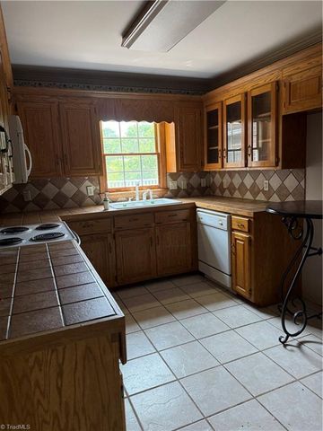 591 FOX Road, Wilkesboro, NC 28697