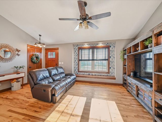 82 1st St Court, Atkins, IA 52206