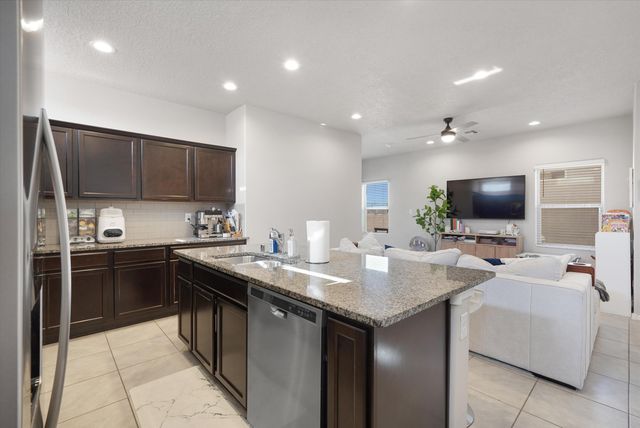 1536 Tierra Verde Loop NW, Los Lunas, NM 87031