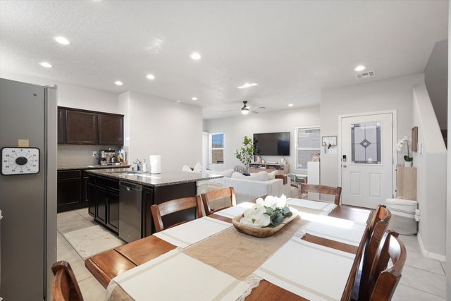 1536 Tierra Verde Loop NW, Los Lunas, NM 87031