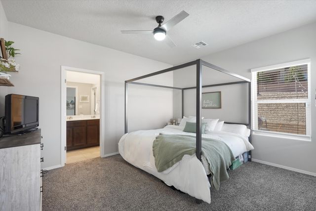 1536 Tierra Verde Loop NW, Los Lunas, NM 87031