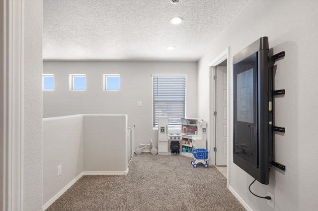 1536 Tierra Verde Loop NW, Los Lunas, NM 87031