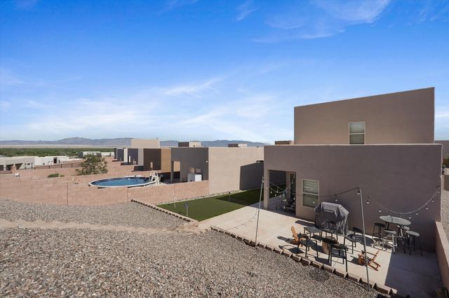 1536 Tierra Verde Loop NW, Los Lunas, NM 87031