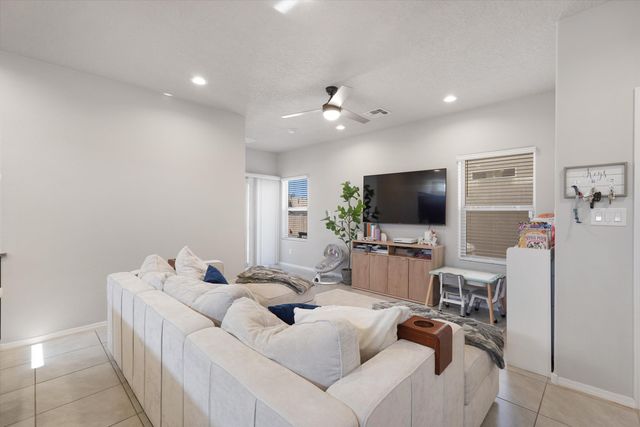 1536 Tierra Verde Loop NW, Los Lunas, NM 87031