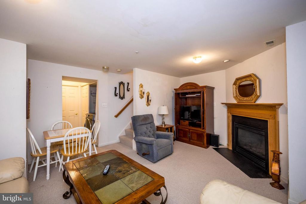 Image 25 of property listing at 466 DEER HILL CIR, Abingdon, MD 21009
