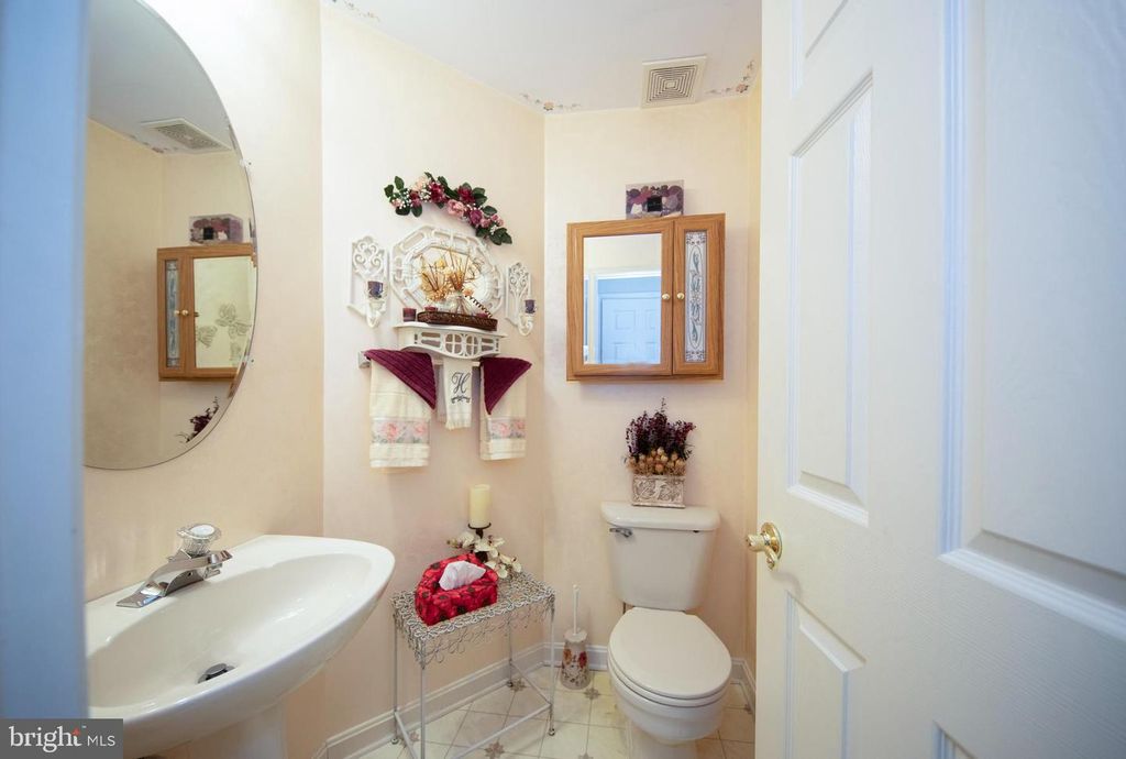 Image 7 of property listing at 466 DEER HILL CIR, Abingdon, MD 21009