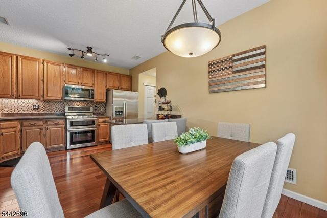 35 Hancock Dr, Morris Twp., NJ 07960