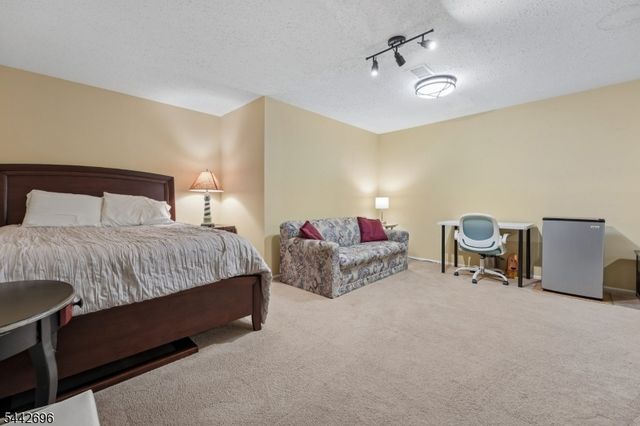 35 Hancock Dr, Morris Twp., NJ 07960