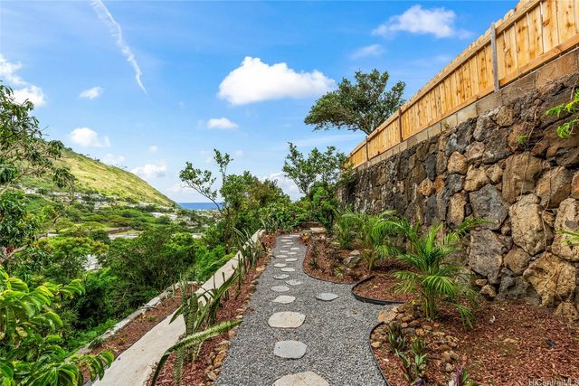 907 Ahuwale Street, Honolulu, HI 96821