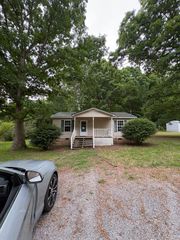 2174 Pleasant Hill Rd, Lynchburg, TN 37352
