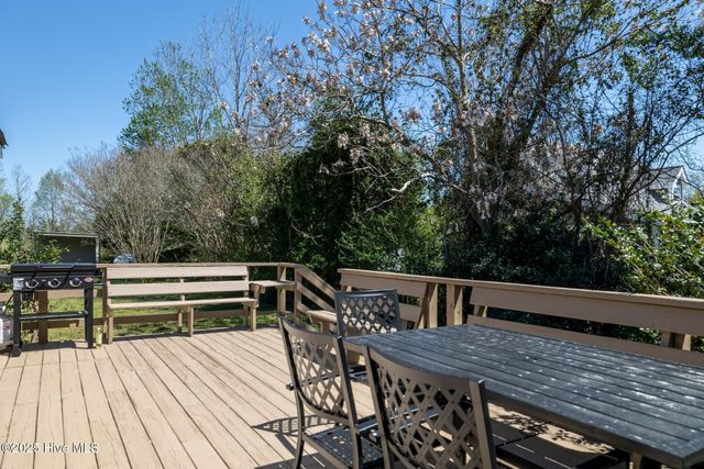 588 Nine Foot Road, Newport, NC 28570