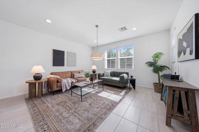 2778 S HARMONY Avenue, Gilbert, AZ 85295
