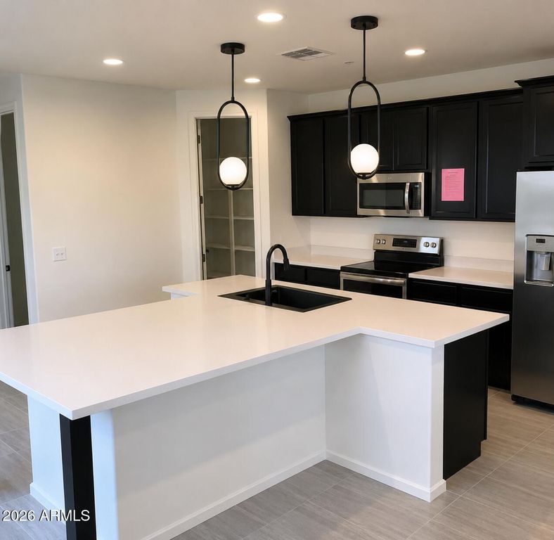 2778 S HARMONY Avenue, Gilbert, AZ 85295