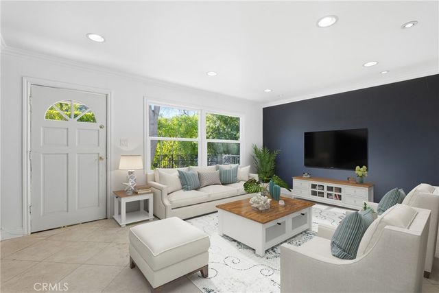 8123 Amor Road, Los Angeles, CA 90046