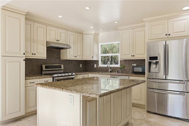 8123 Amor Road, Los Angeles, CA 90046