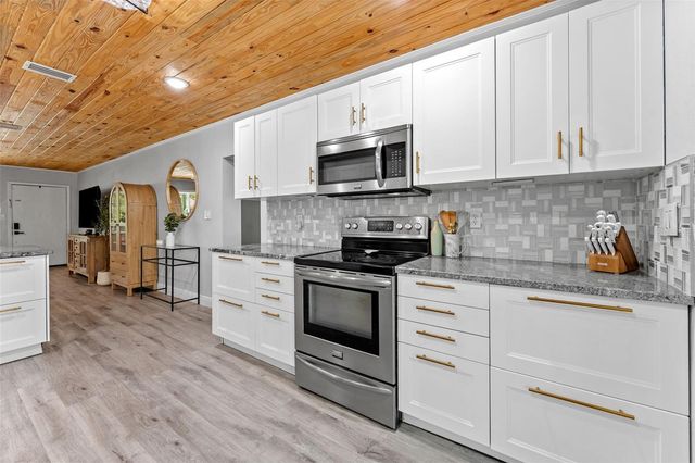 6317 N 22ND STREET, Tampa, FL 33610