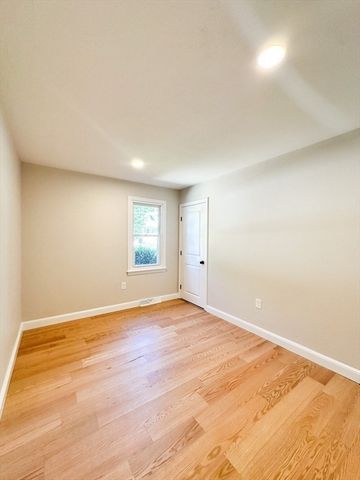 289 Commercial St, Whitman, MA 02382