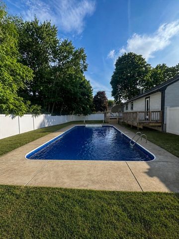 289 Commercial St, Whitman, MA 02382