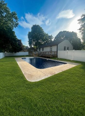 289 Commercial St, Whitman, MA 02382