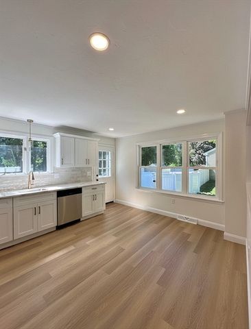 289 Commercial St, Whitman, MA 02382
