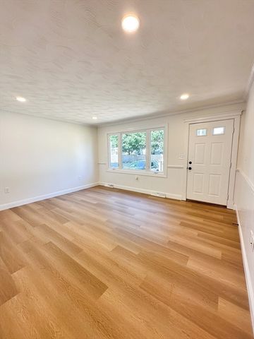 289 Commercial St, Whitman, MA 02382