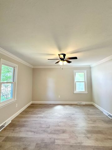 289 Commercial St, Whitman, MA 02382