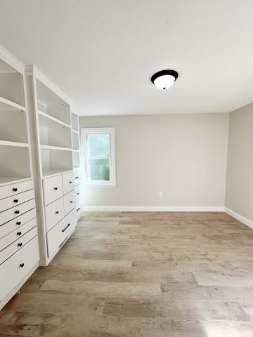289 Commercial St, Whitman, MA 02382