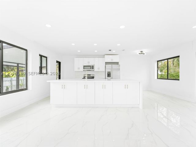 2500 SW 23rd Ter, Miami, FL 33145