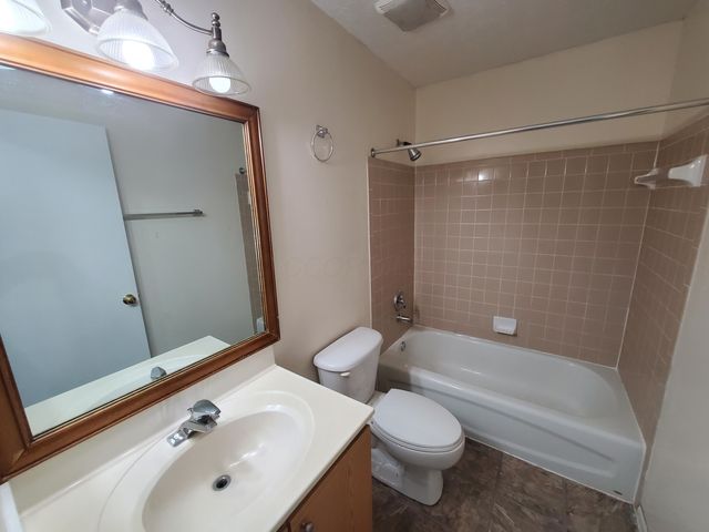 7023 Winchester Cg Boulevard, Canal Winchester, OH 43110