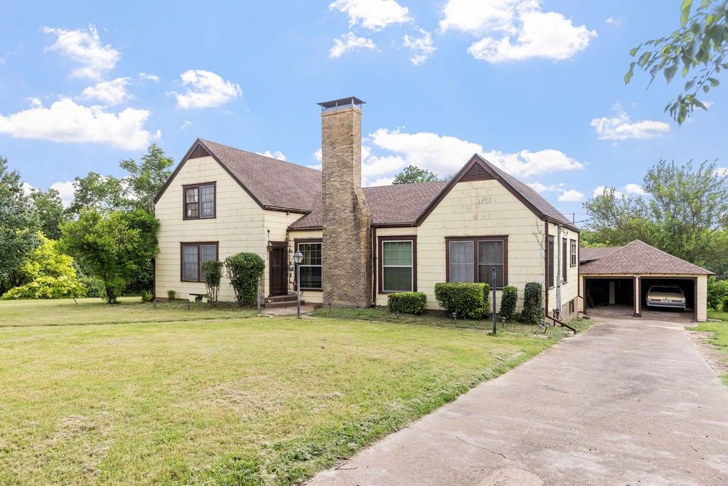 701 5th Street, Honey Grove, TX 75446