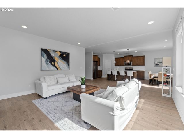 652 Sw 49TH Dr, Gresham, OR 97080