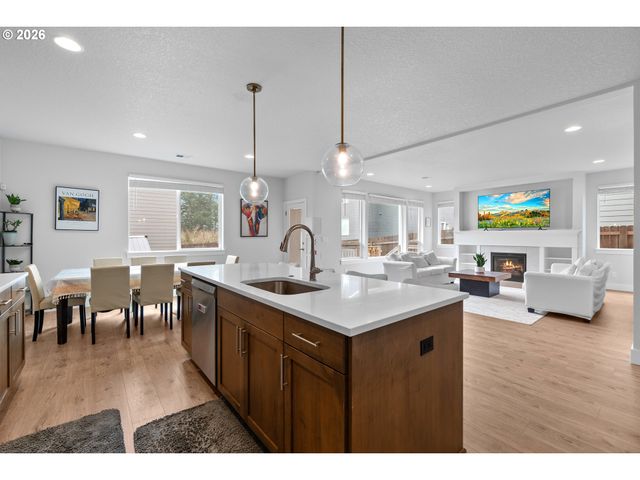 652 Sw 49TH Dr, Gresham, OR 97080