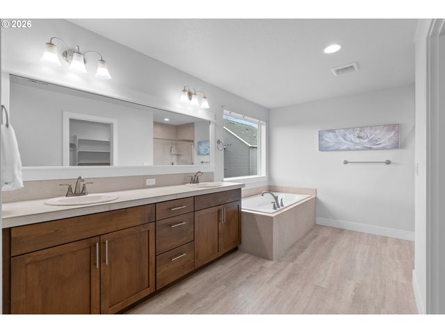 652 Sw 49TH Dr, Gresham, OR 97080