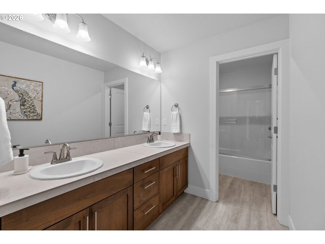 652 Sw 49TH Dr, Gresham, OR 97080