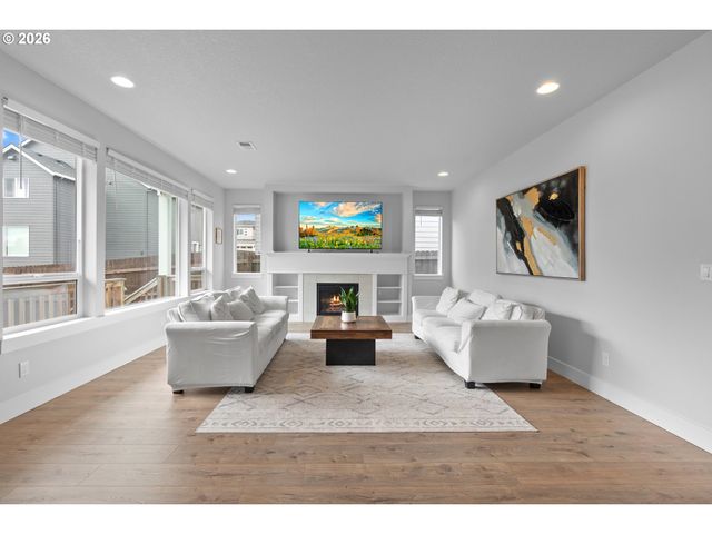 652 Sw 49TH Dr, Gresham, OR 97080