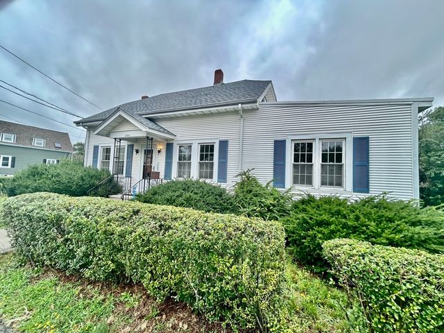 556 Brayton Ave, Somerset, MA 02726