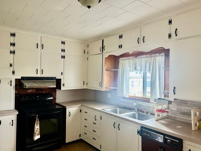 556 Brayton Ave, Somerset, MA 02726