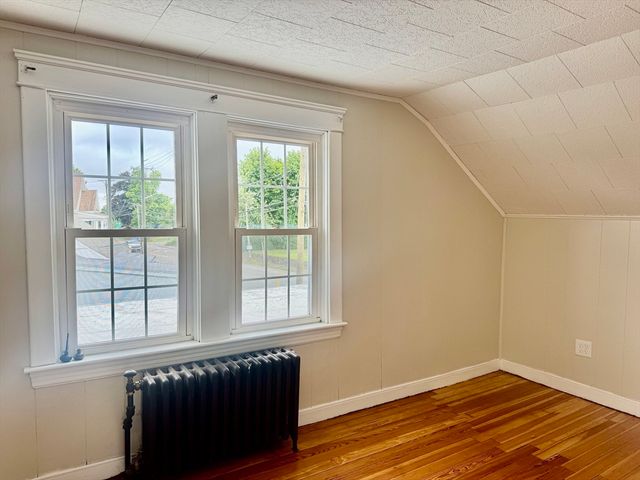 556 Brayton Ave, Somerset, MA 02726