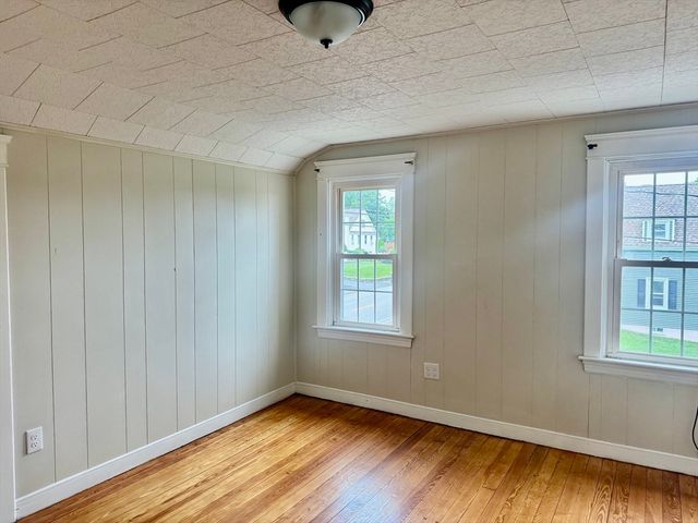 556 Brayton Ave, Somerset, MA 02726