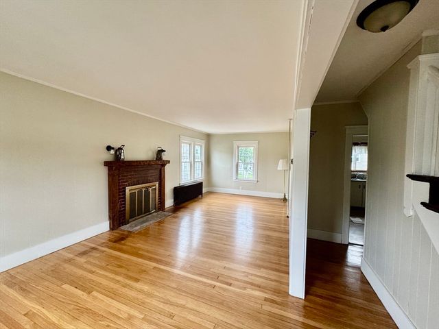 556 Brayton Ave, Somerset, MA 02726